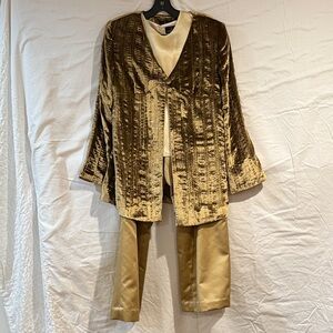 Elegant Vintage Craig Signer 3 piece Gold Velvet Ensemble. Pristine condition.